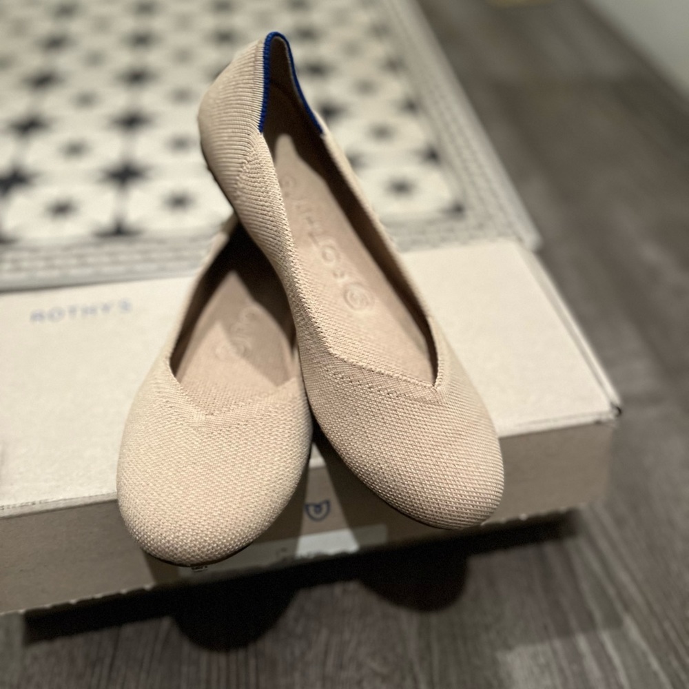 Rothys tan round tow flats 6.5